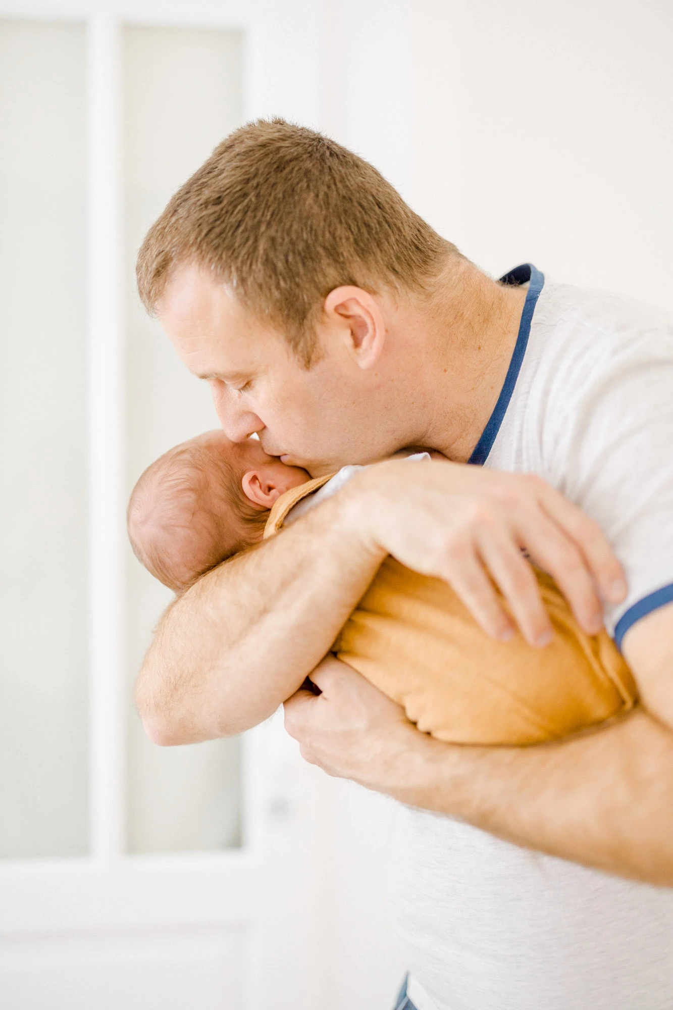 bonheur enfant amour poignet beige